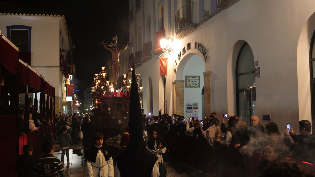Berja se llena de fervor en el solemne Miércoles Santo del Cristo de la Buena Muerte y la Amargura